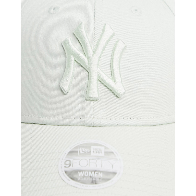 New Era Exclusive 9Forty...