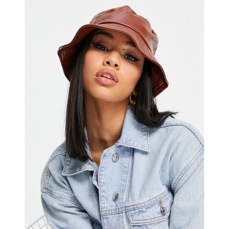 Ego bucket hat in camel patent