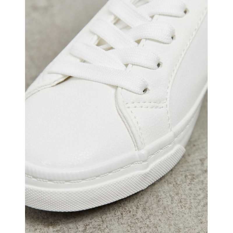 New Look lace up trainer in...