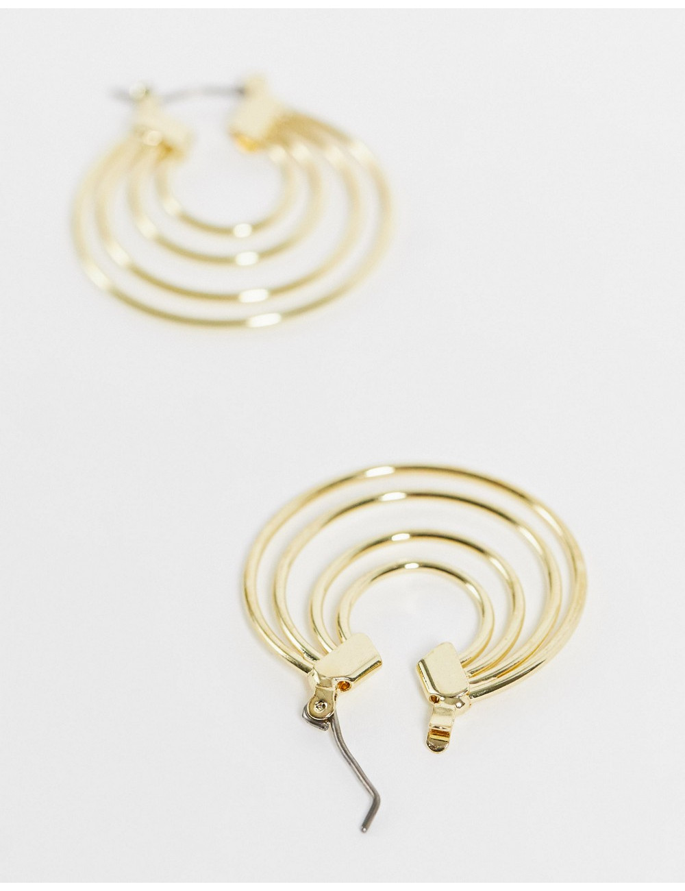 Pieces layered hoops in gold