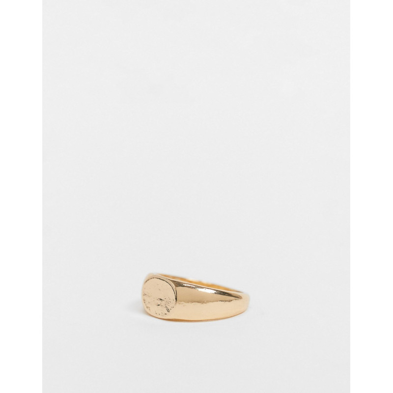 Accessorize signet ring in...