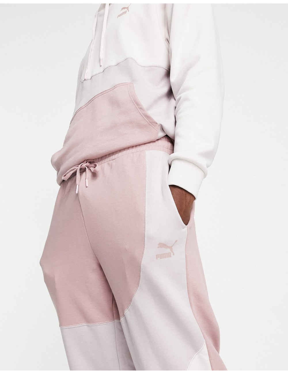 Puma convey joggers in pink...
