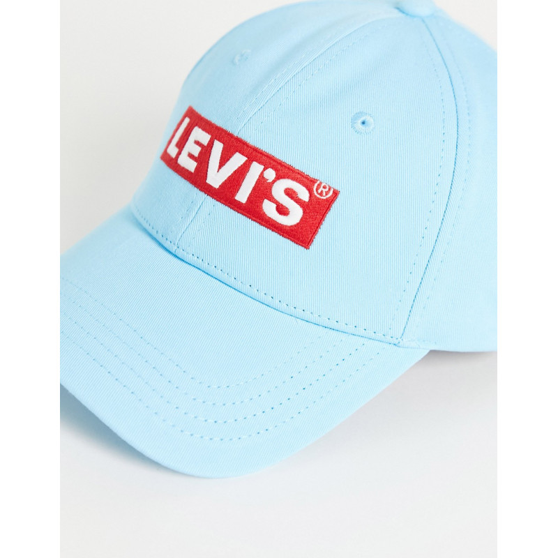 Levi's cap in light blue...