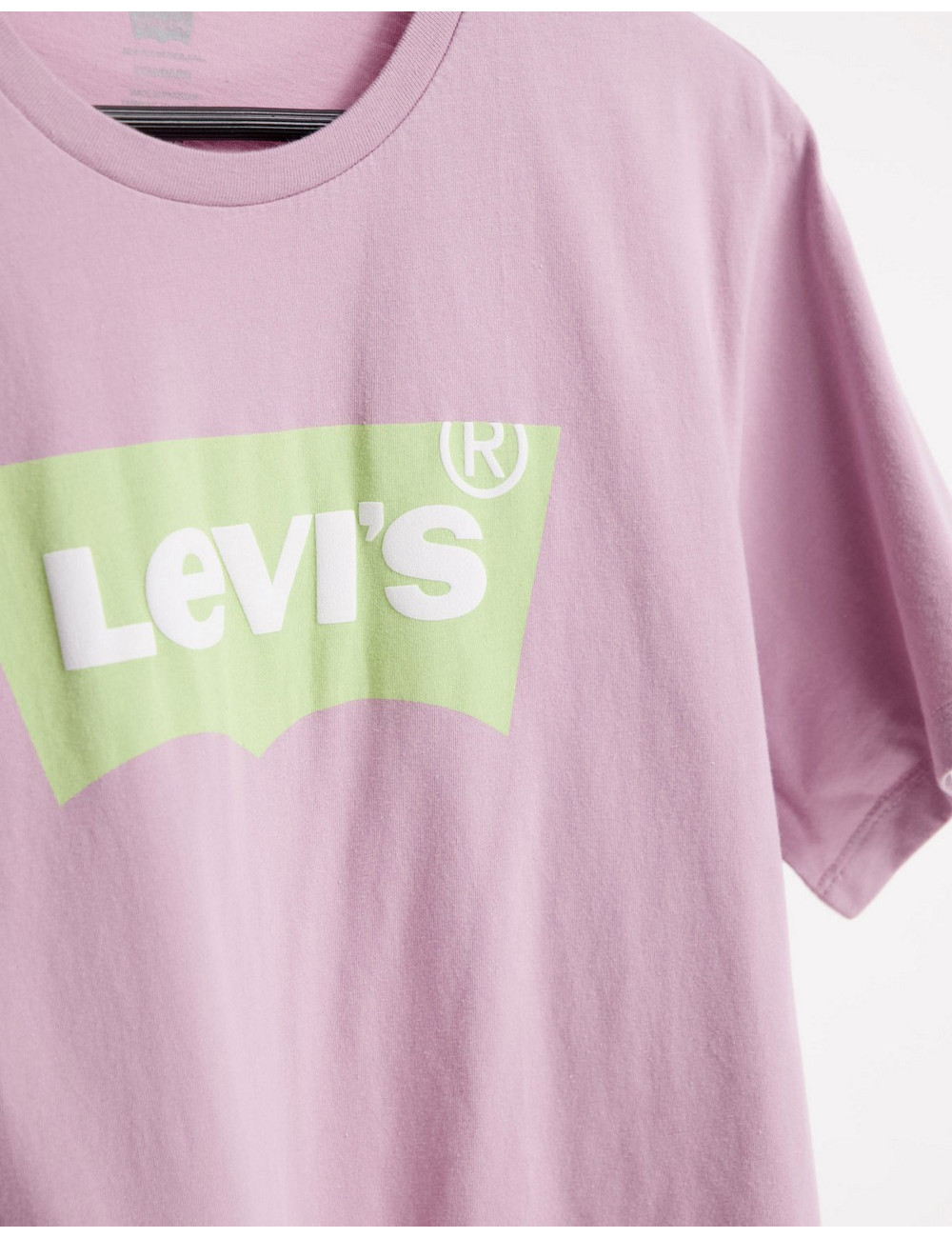 Levi's t-shirt in lilac...