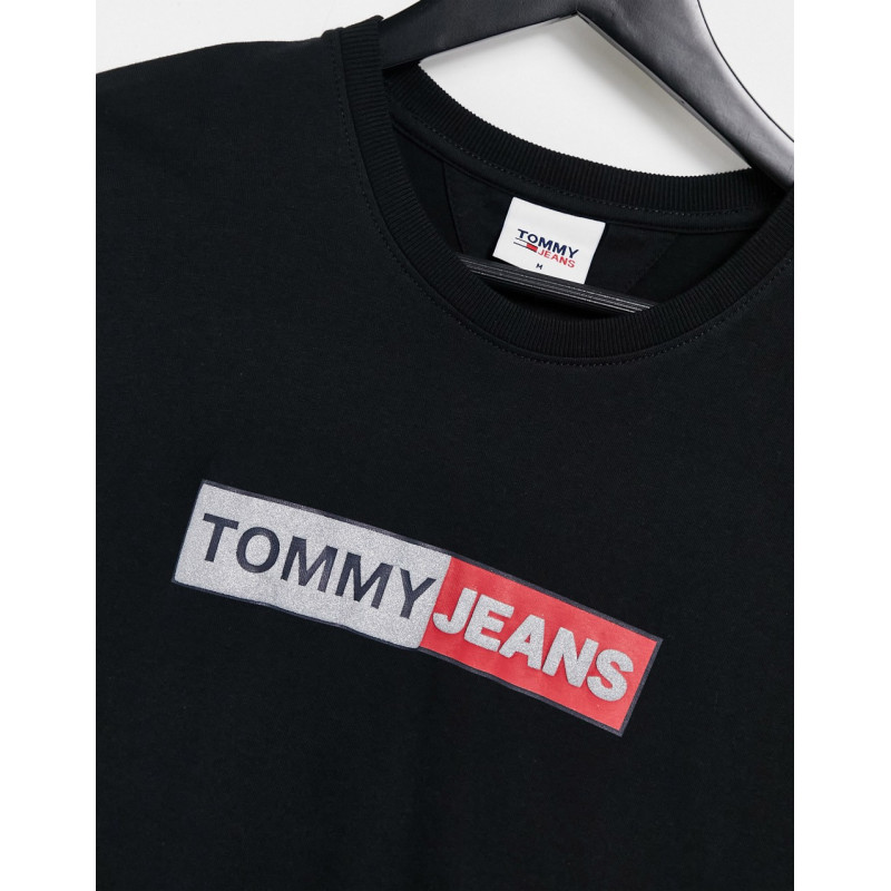 Tommy Jeans metallic logo...