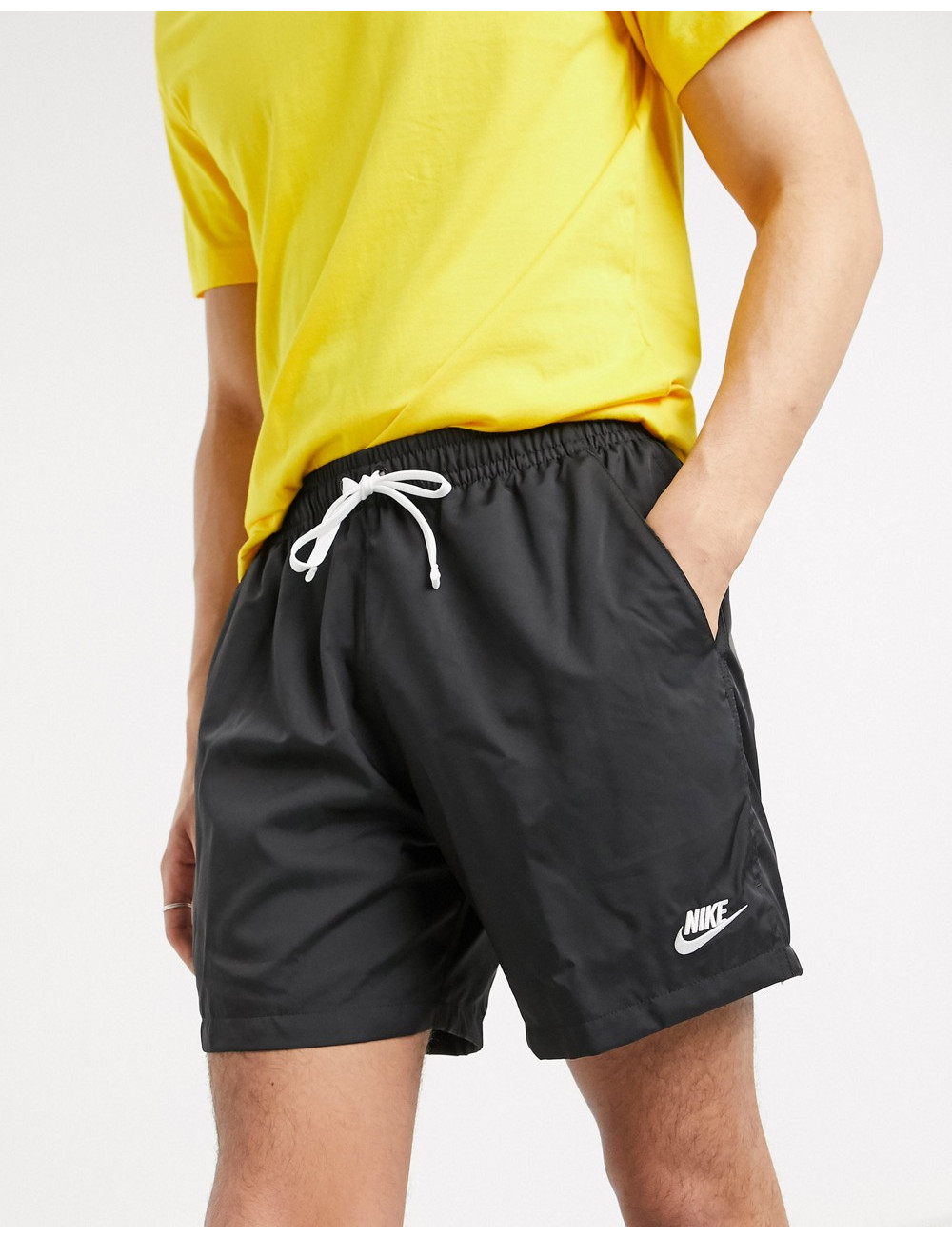 Nike Club Essentials woven...