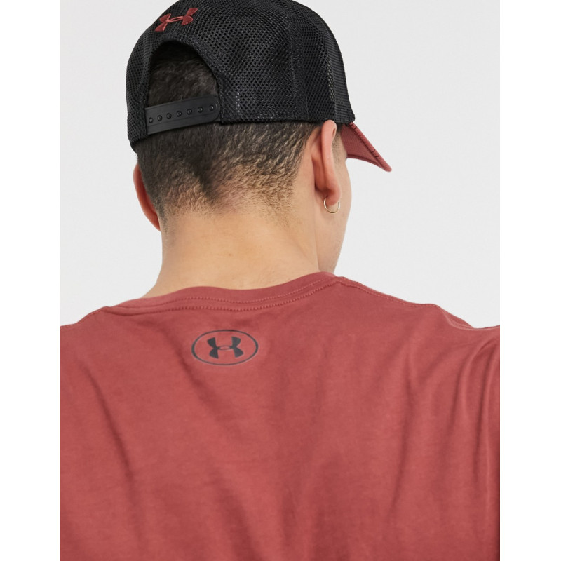 Under Armour cap in red