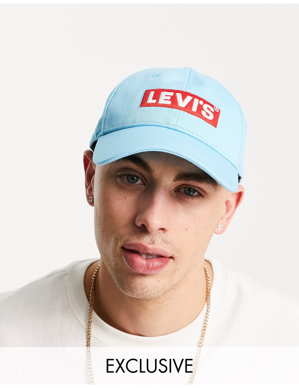Levi's cap in light blue...
