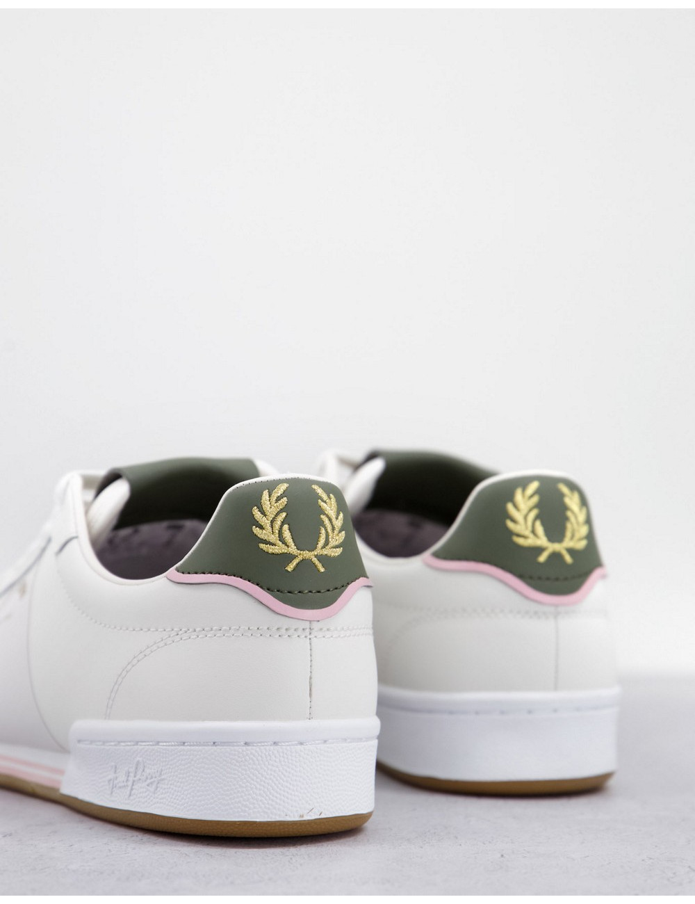 Fred Perry arch logo...