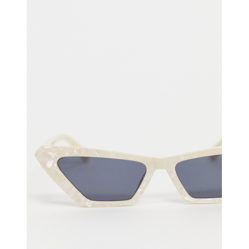 Only cat eye sunglasses in...