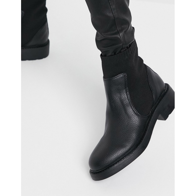 Bershka chelsea boot in black