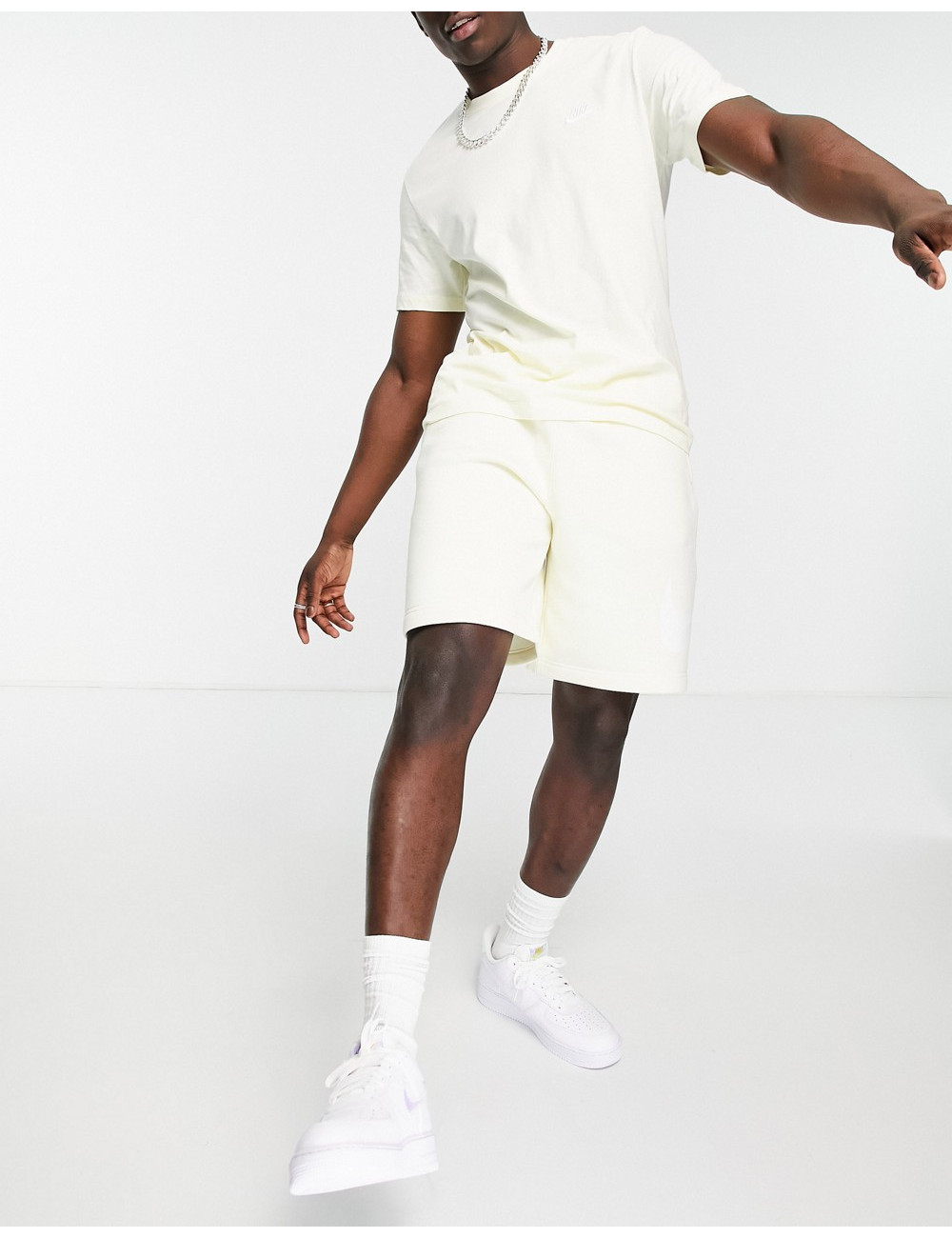Nike Club shorts in cream