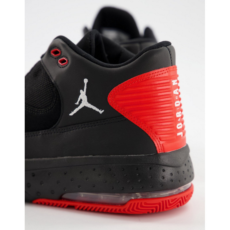 Nike Air Jordan Max Aura 2...