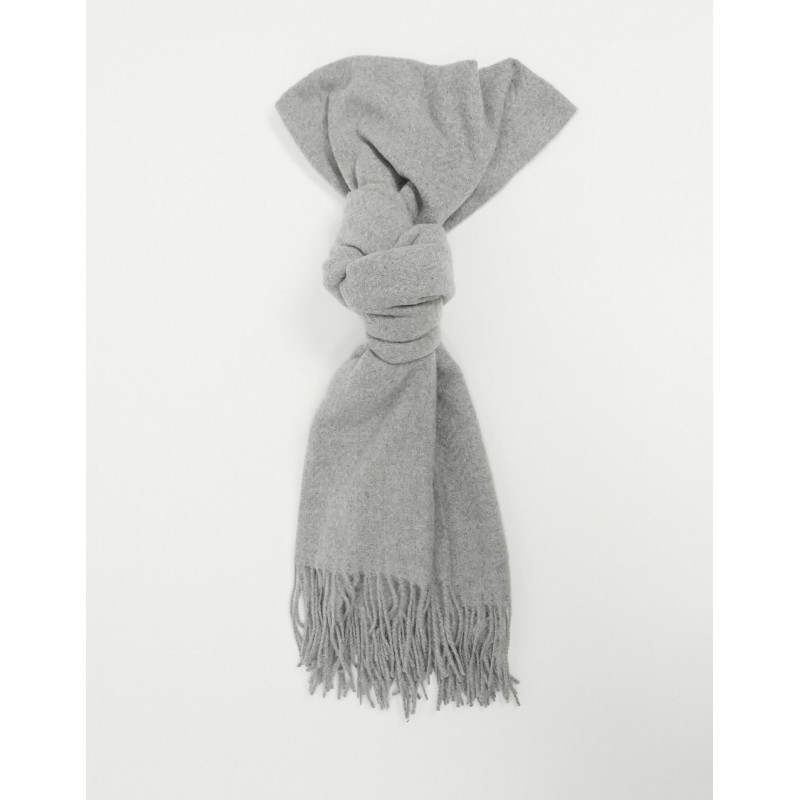 Pieces scarf with tassels...