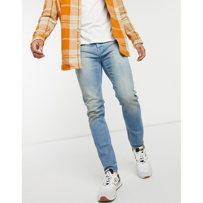 ASOS DESIGN skinny jeans in...