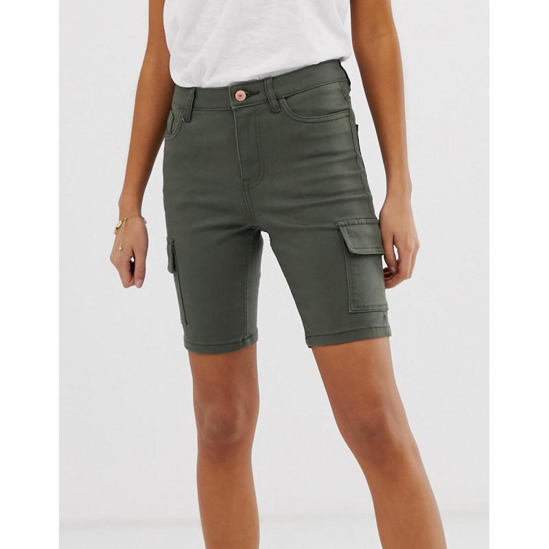New Look shorts with cargo...