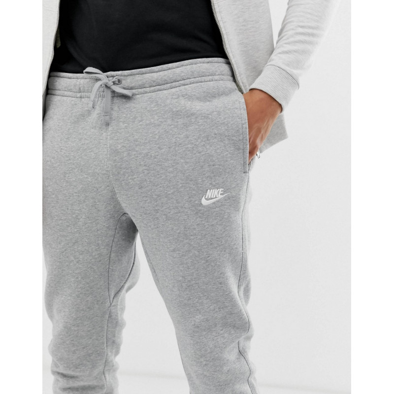 Nike Club Jogger in grey