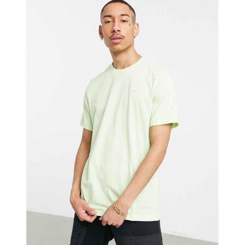 Nike Club t-shirt in lime