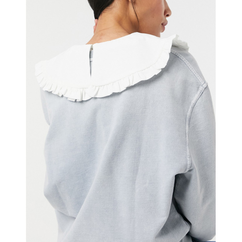 Only oversized frill collar...