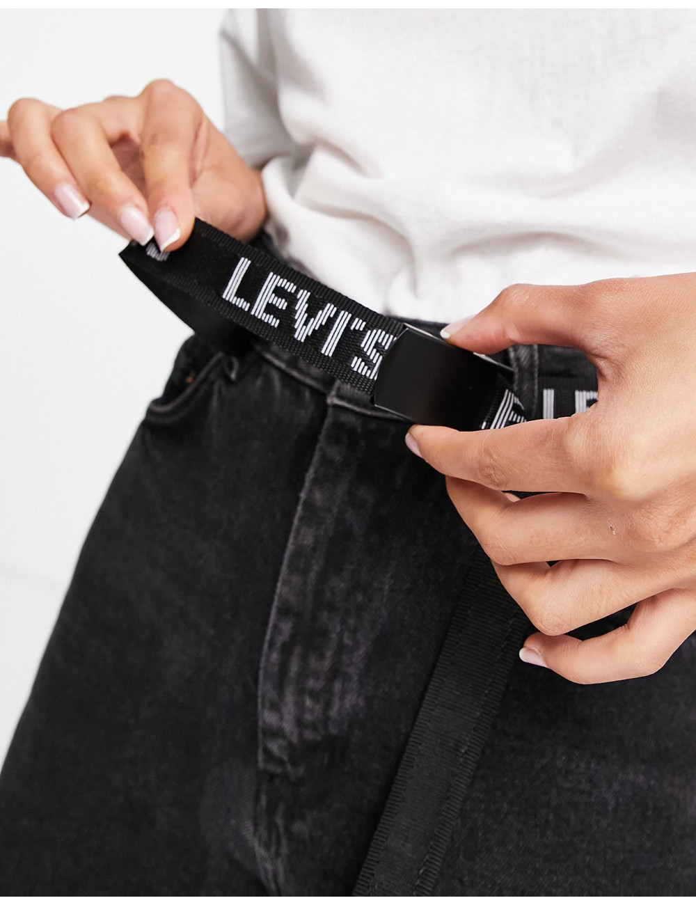Levi's web logo detail belt...