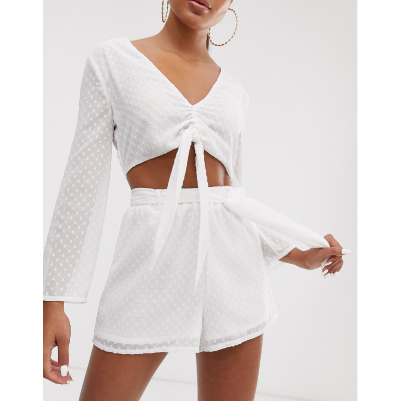 Lasula textured short in white