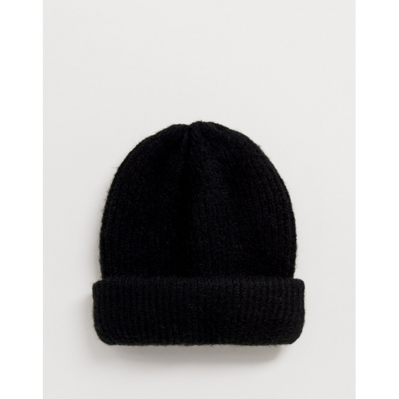 Pieces ribbed beanie in black