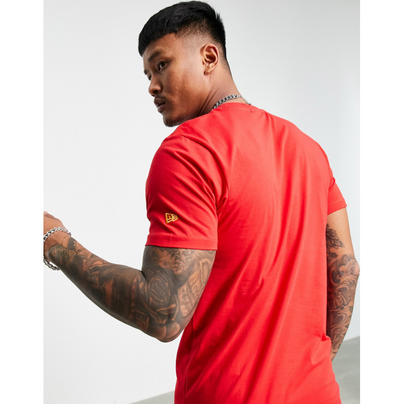 New Era t-shirt in red with...