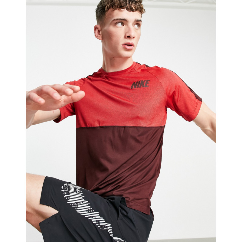 Nike Dri-FIT t-shirt in maroon