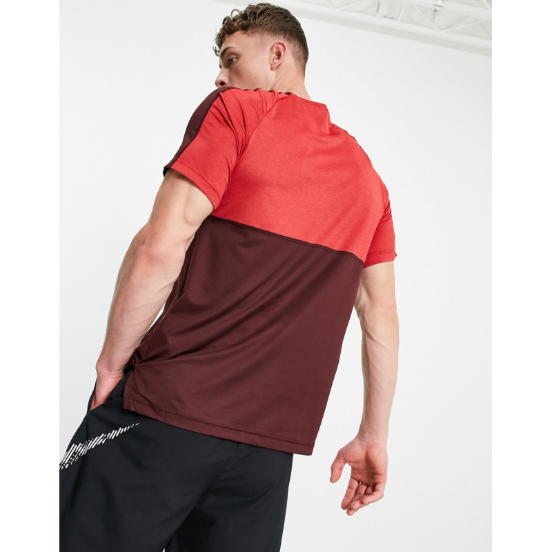 Nike Dri-FIT t-shirt in maroon