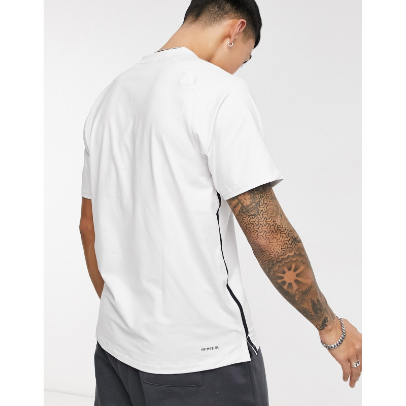 adidas t-shirt in white