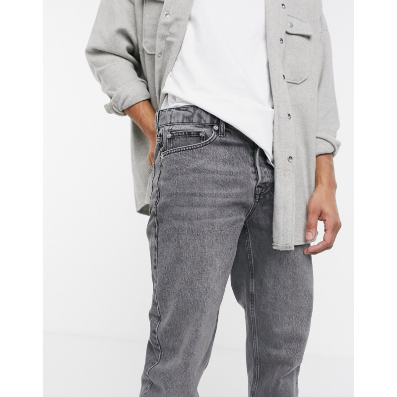 Topman relaxed fit jeans in...