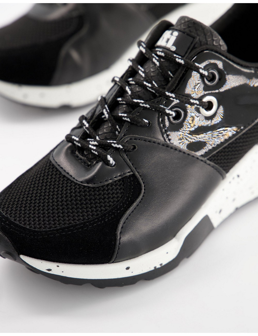 XTI lace up runner trainers...