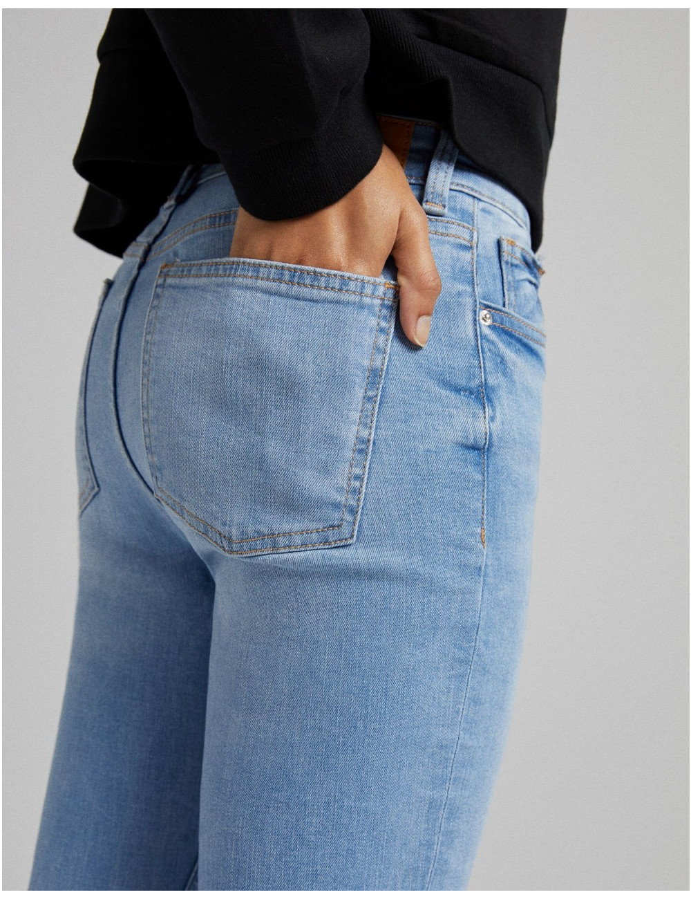 Bershka 90's flare jeans in...
