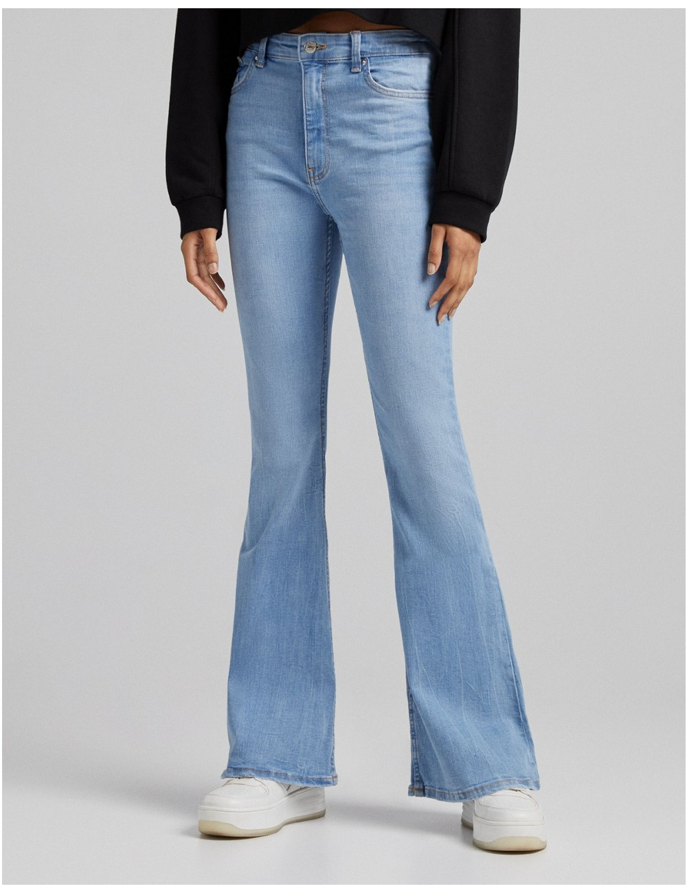 Bershka 90's flare jeans in...
