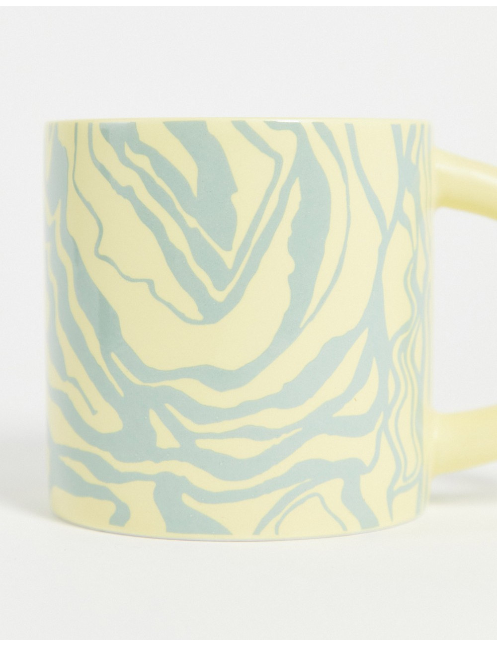 Monki Macy mug in marble print