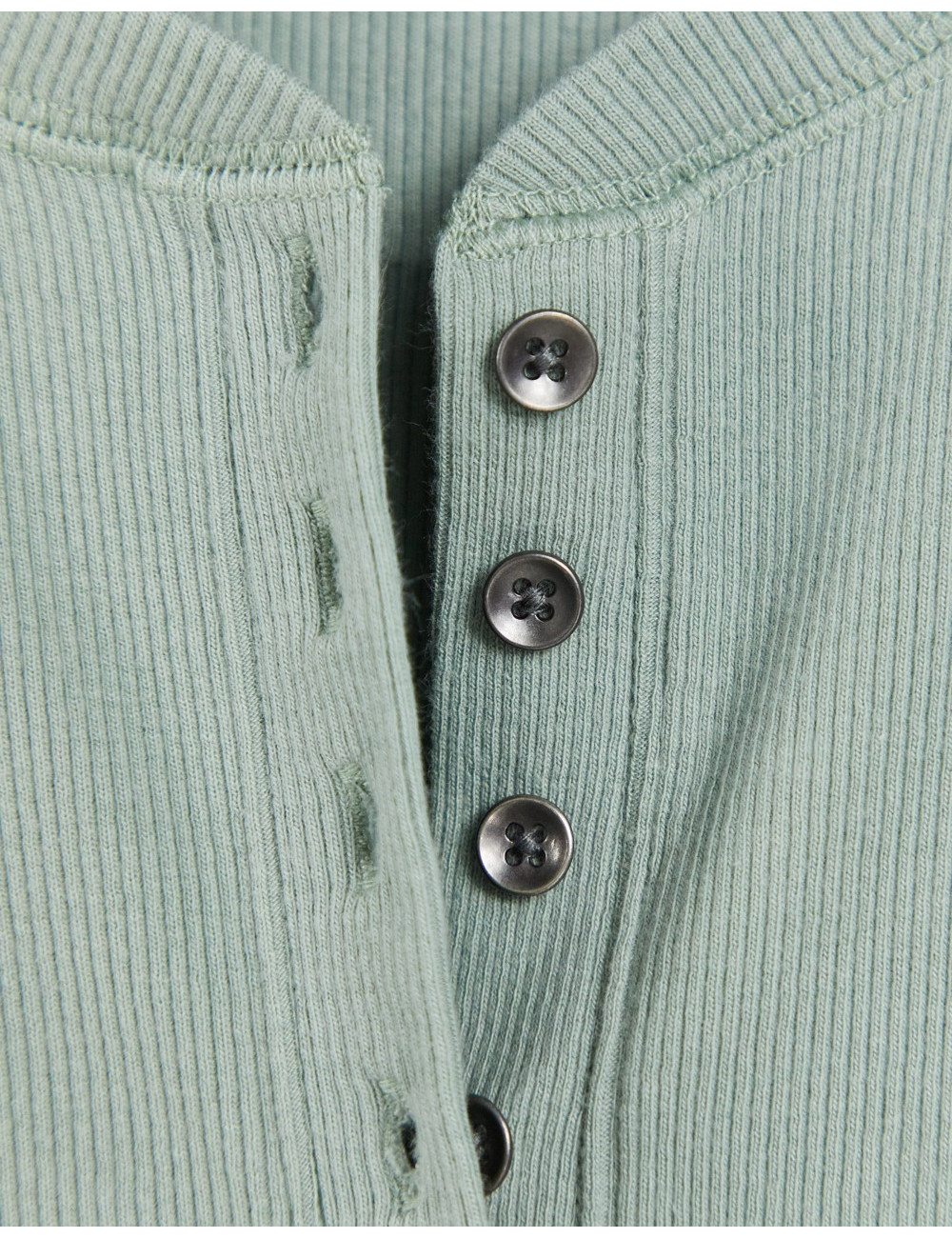Abercrombie & Fitch button...