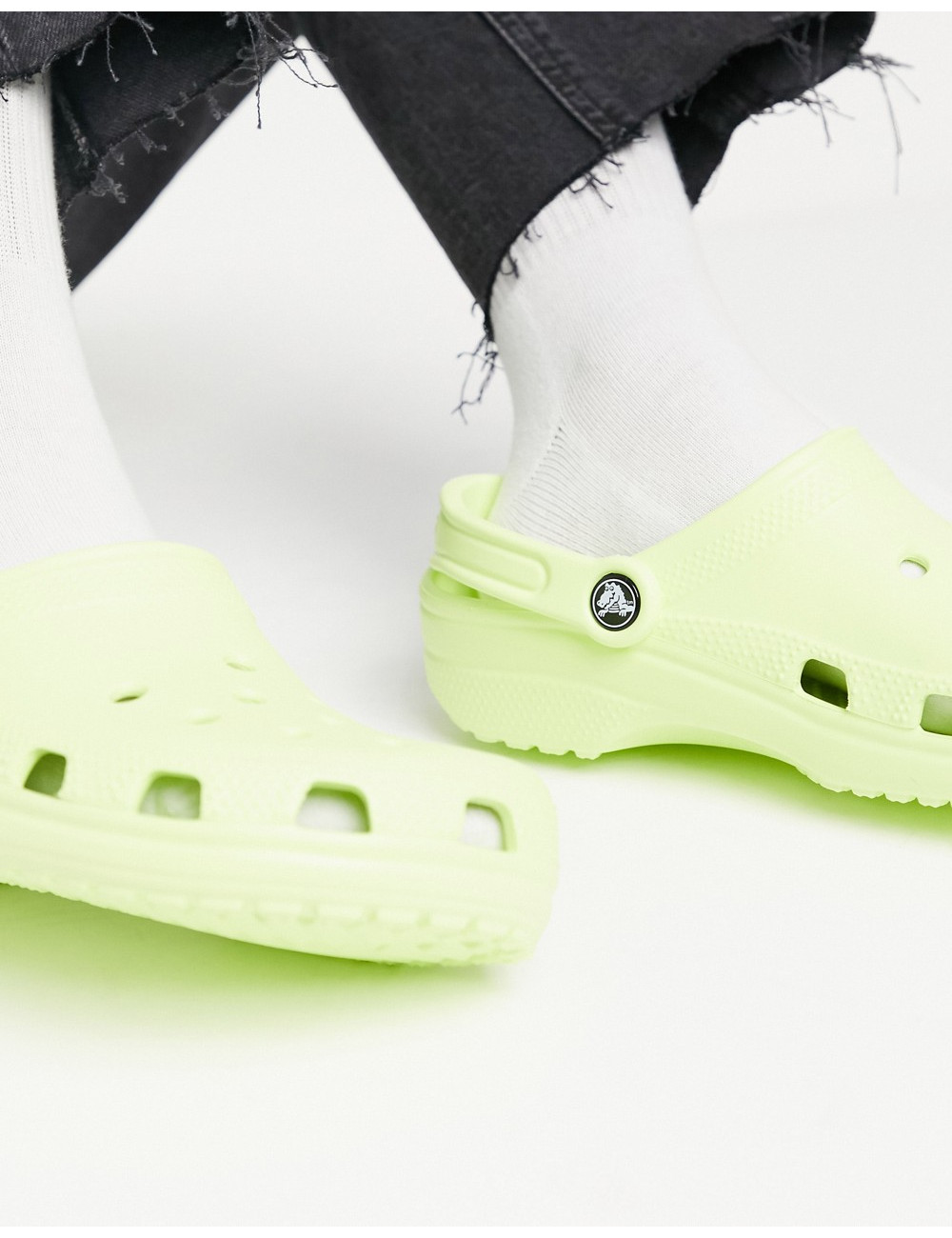 Crocs classic shoe in lime...