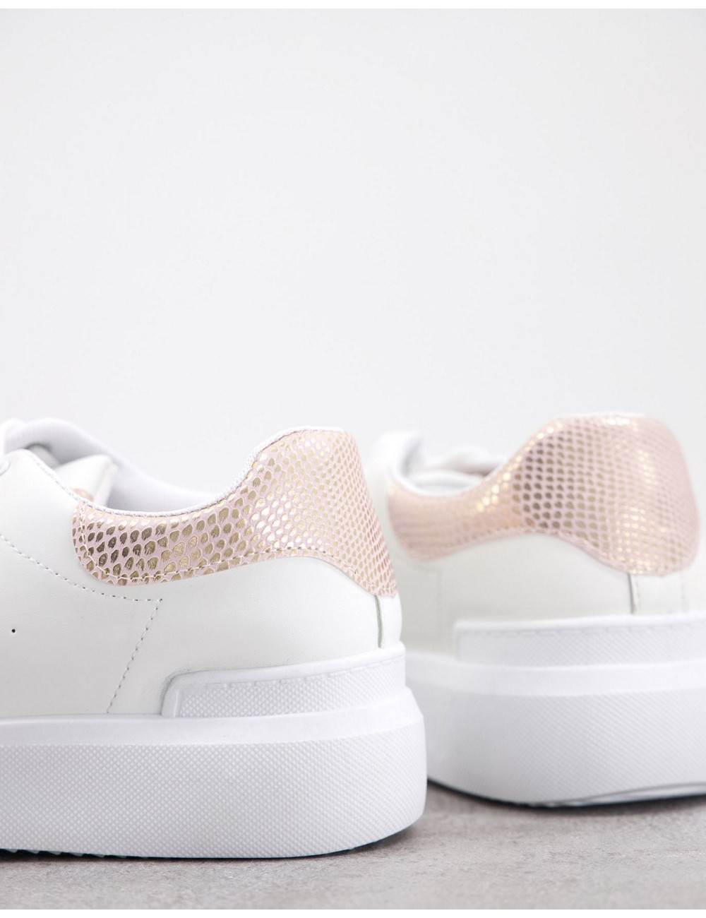 Yours flatform trainers in...