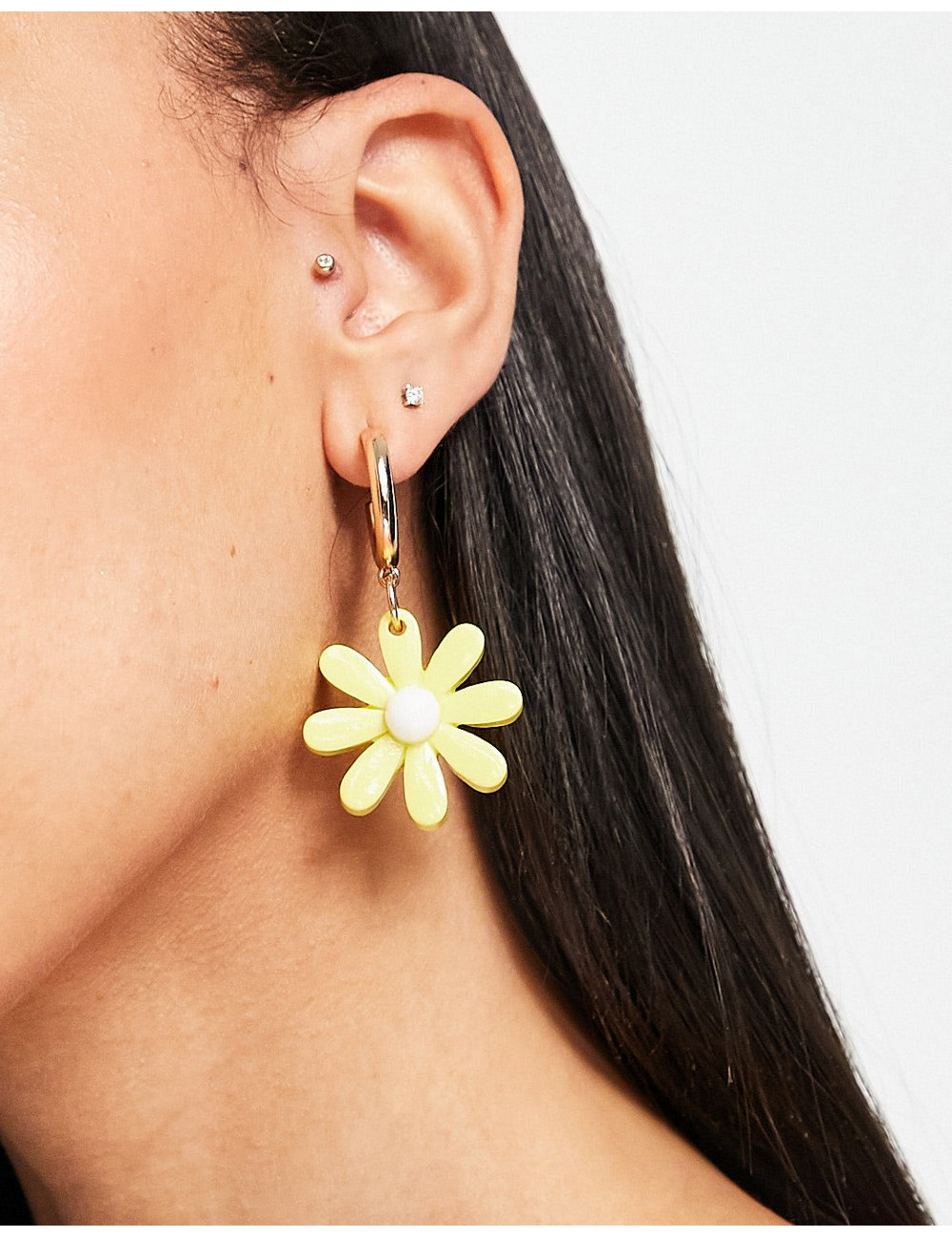 Monki Mara daisy earrings...