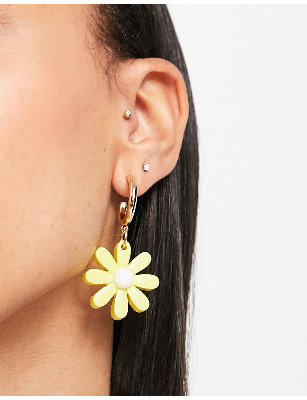 Monki Mara daisy earrings...