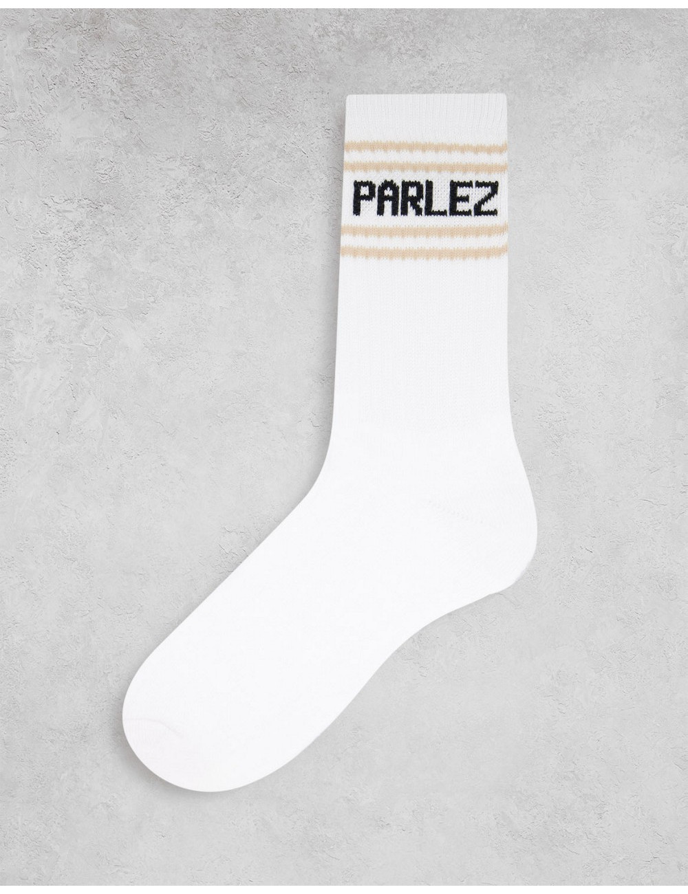 Parlez rode socks with sand...