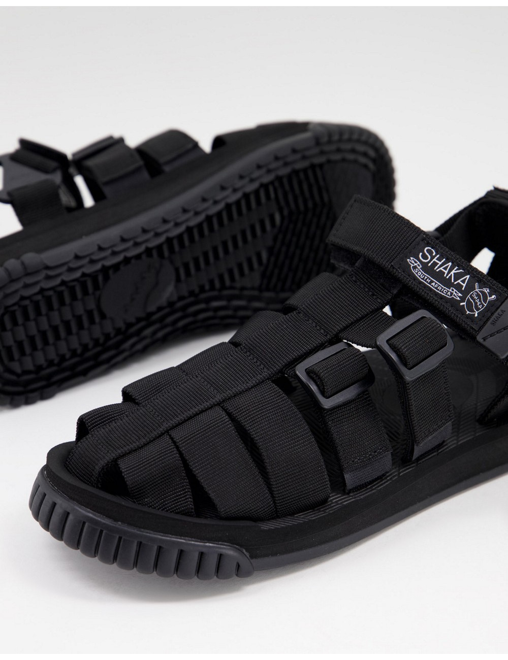 Shaka hiker sandals in black