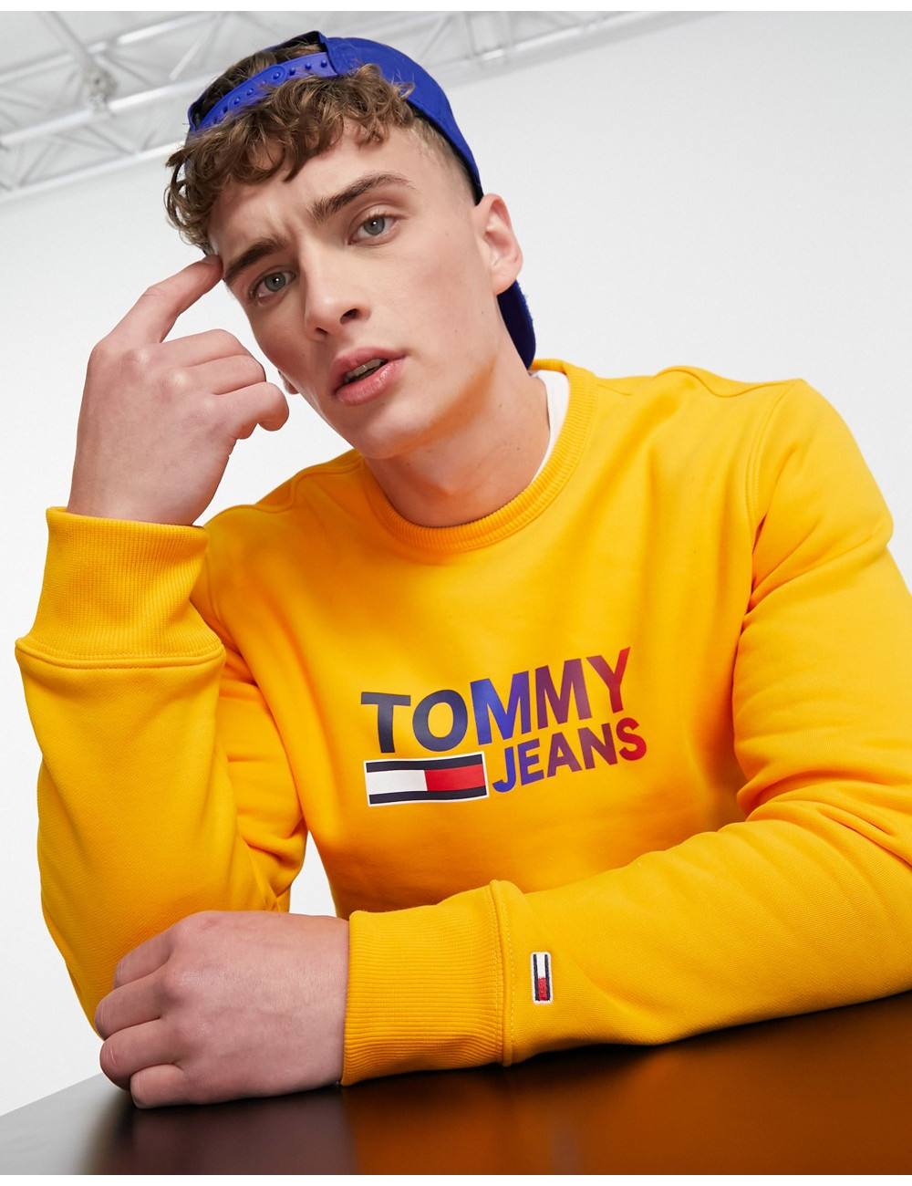 Tommy Jeans ombre corp logo...