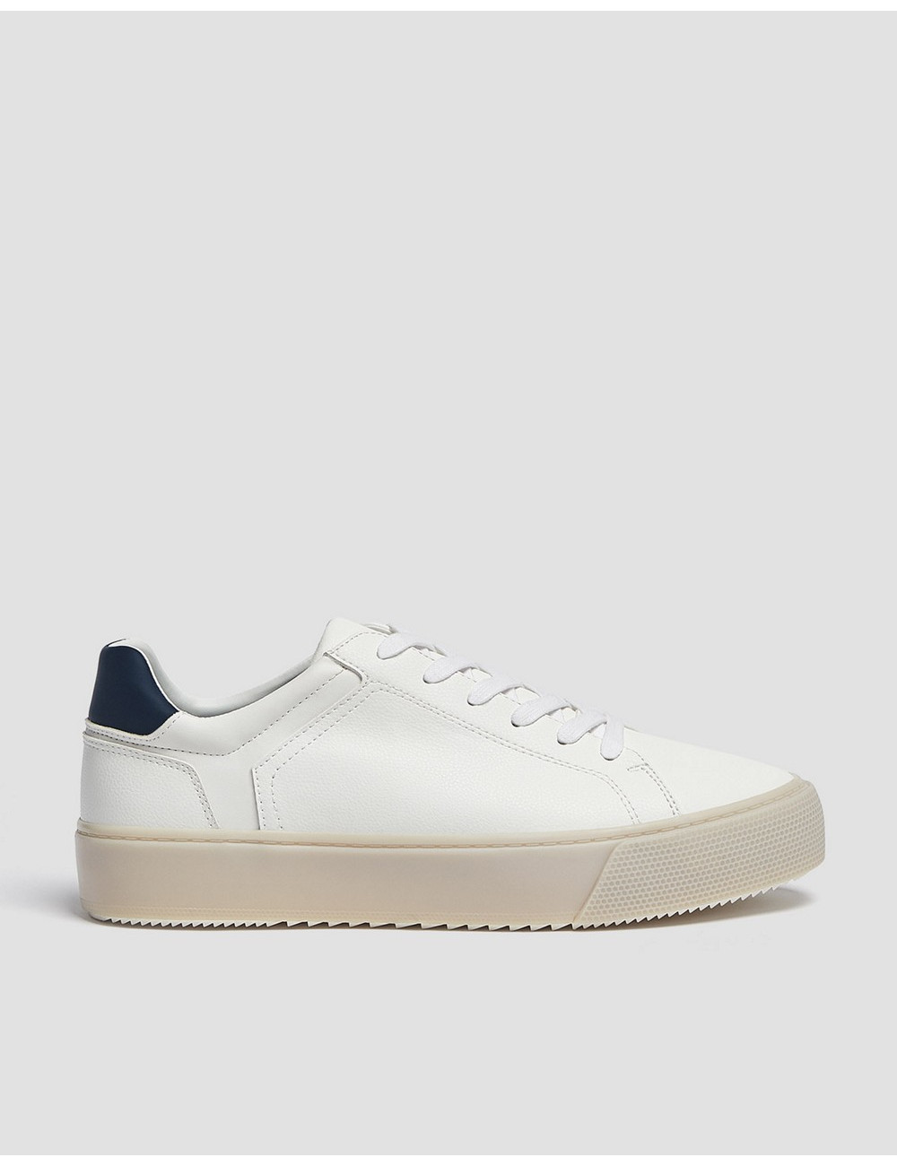 Pull&Bear trainer with gum...