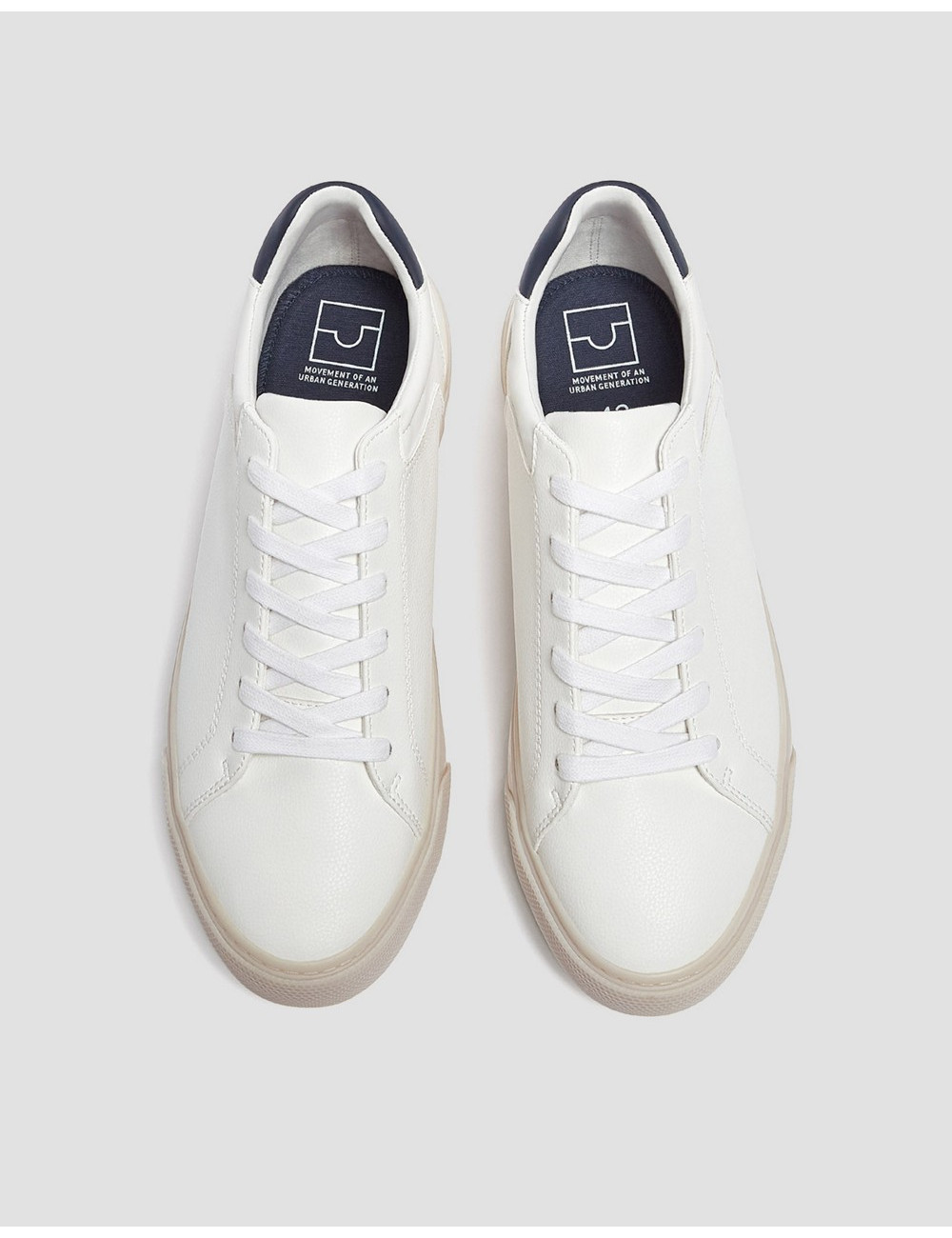 Pull&Bear trainer with gum...