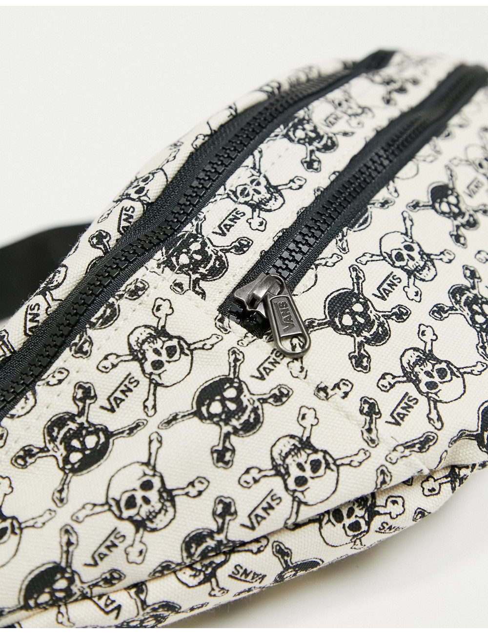 Vans skull ward cross body...