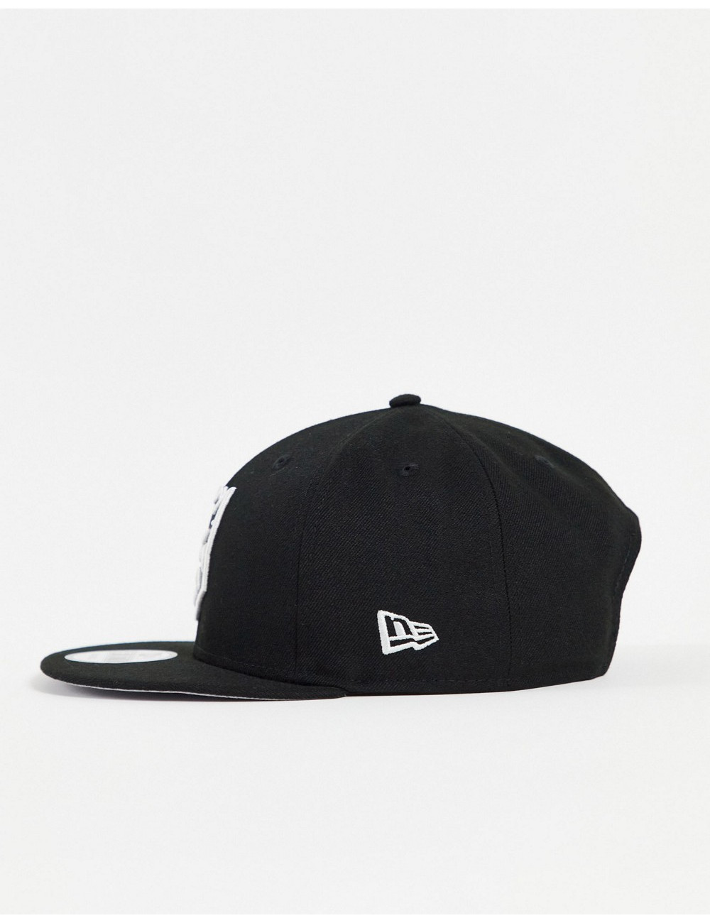 New Era 950 cap in black