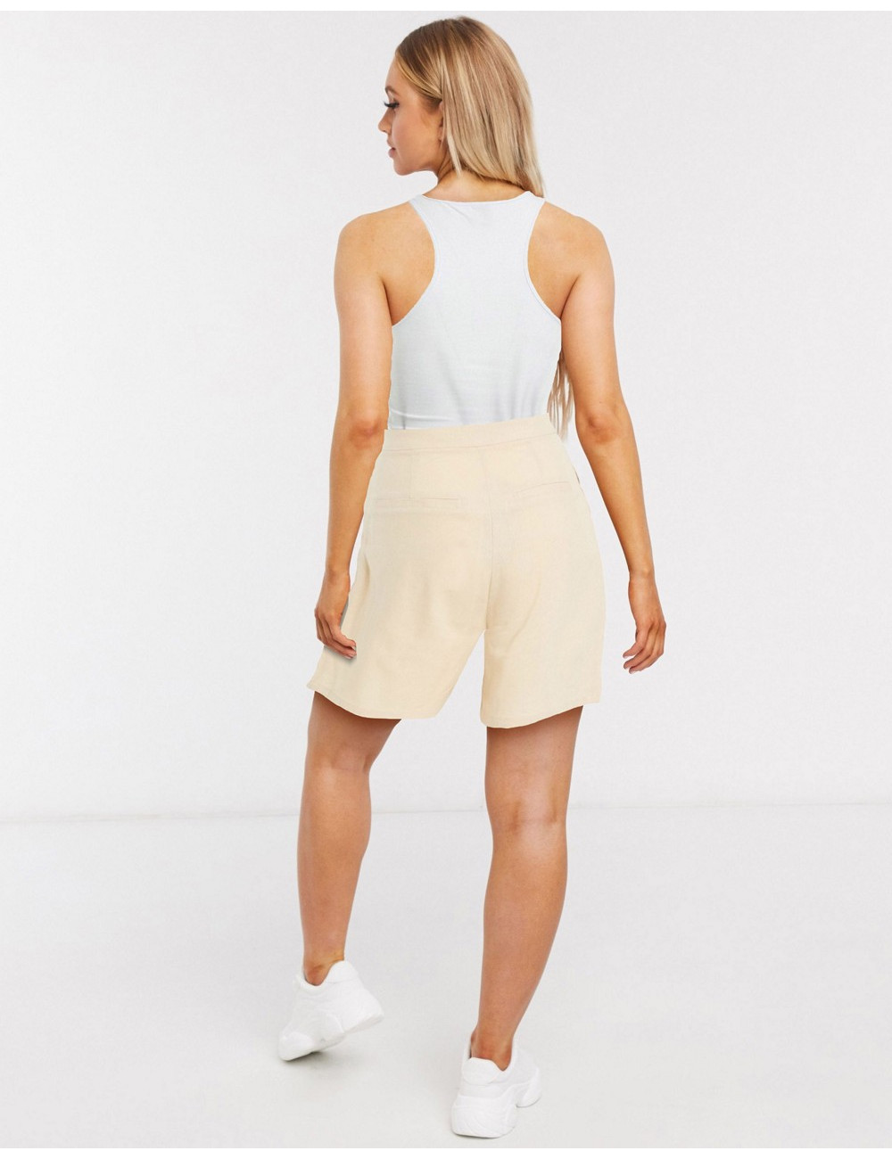 NA-KD linen look shorts in...
