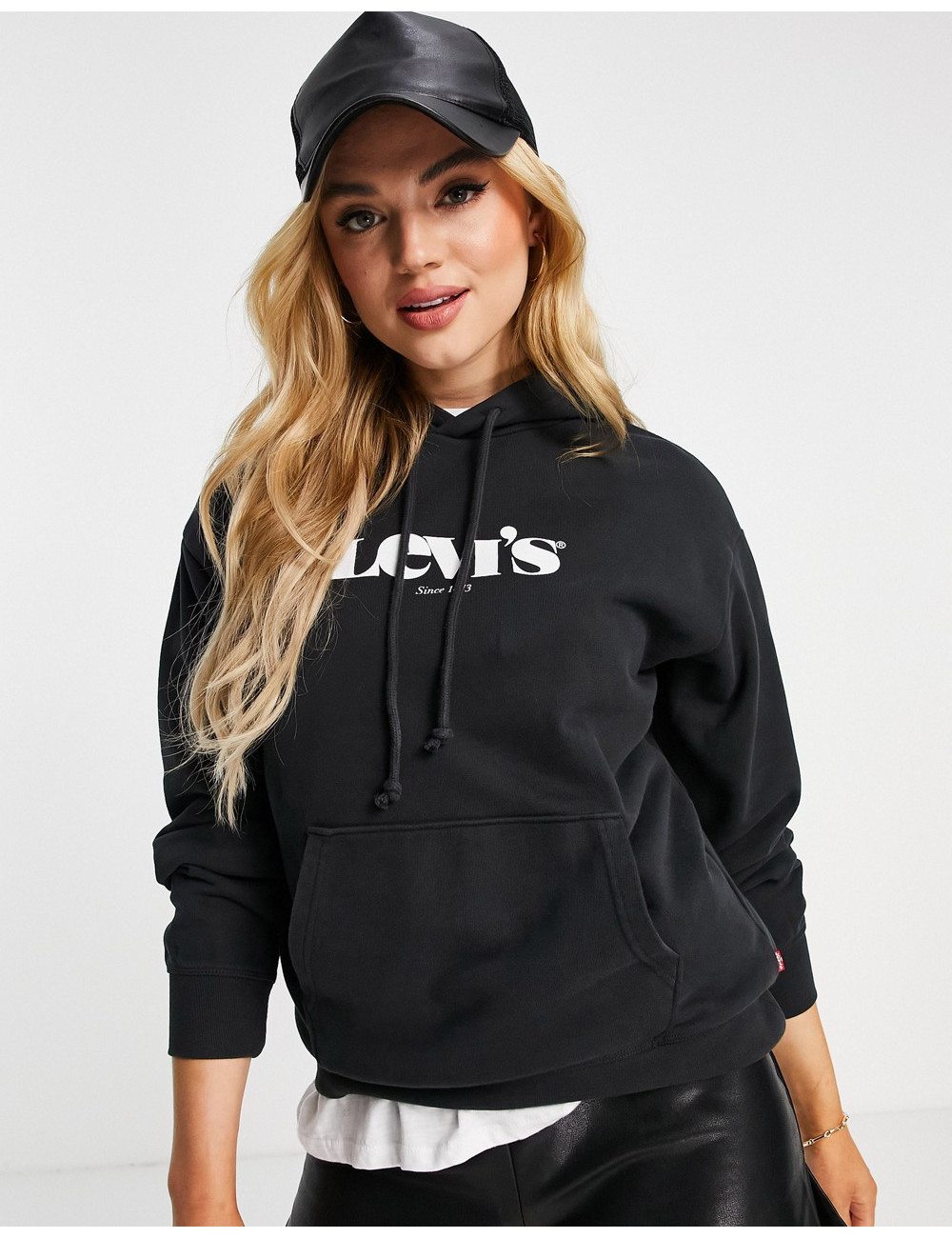 Levi's logo hoodie in black