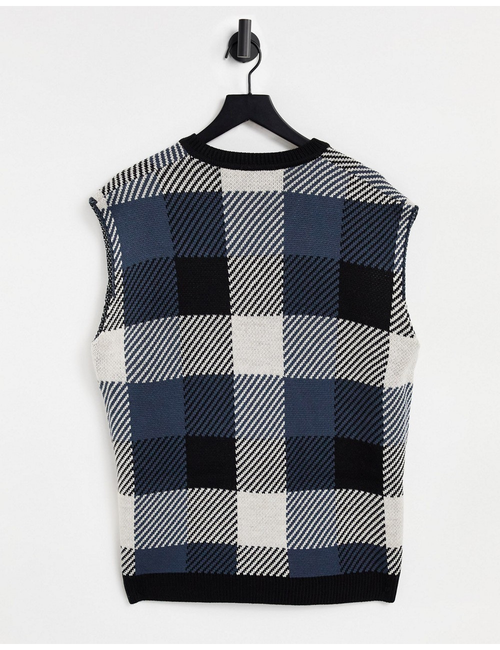 New Look knitted vest in...